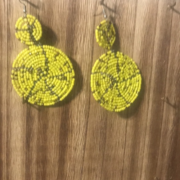 Handmade beaded earrings - Picture 2 of 3